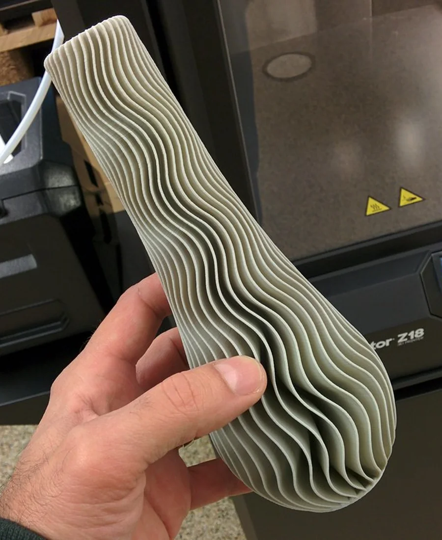 Wave vase surface language for Gift3D.eu